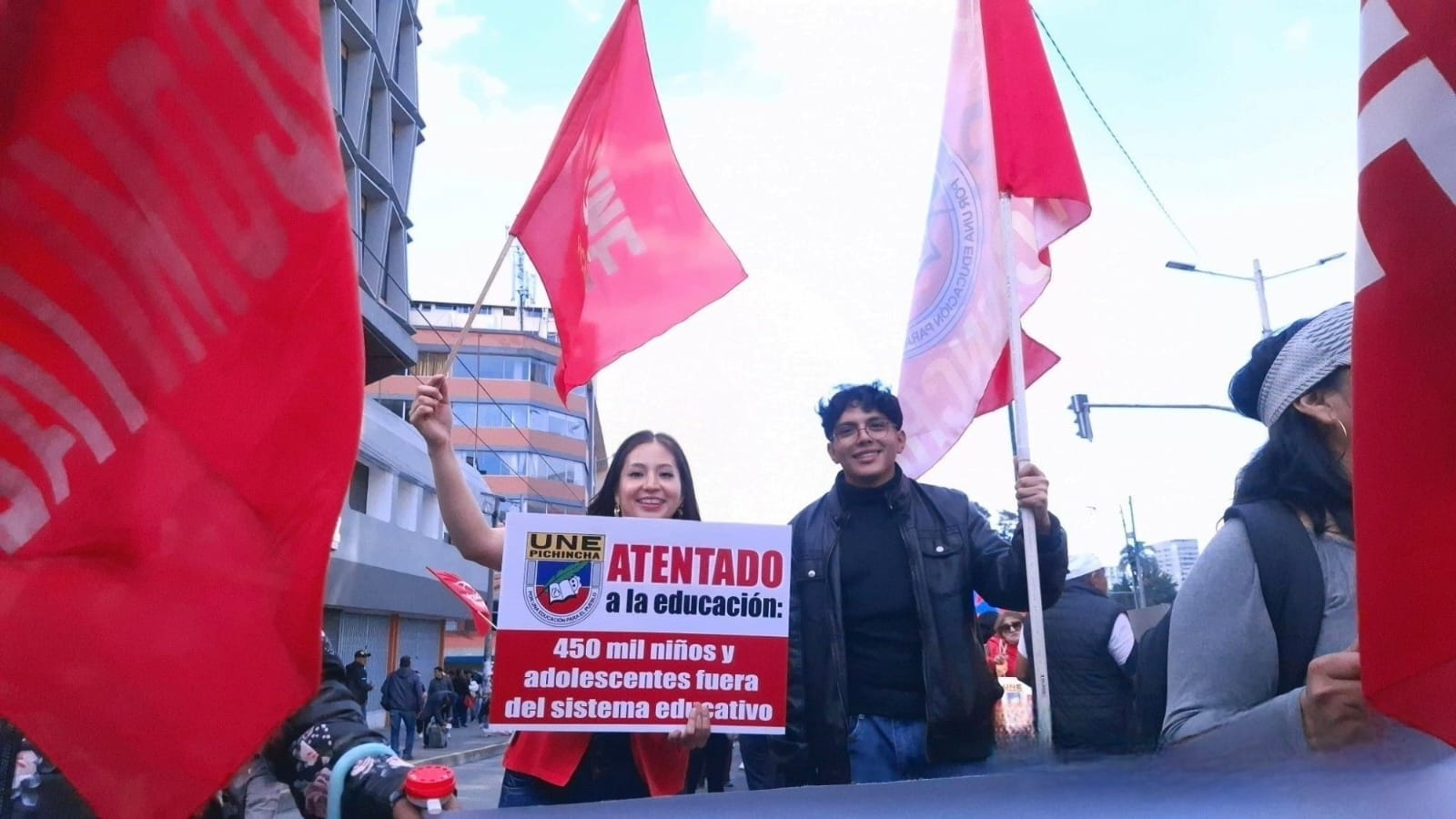 Magisterio joven movilizado — FLIM Pichincha en defensa de la jornada laboral docente